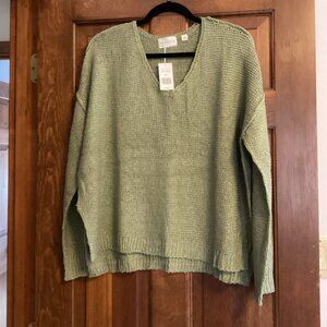 Ladies NWT Mia & Tess Size Medium V-Neck Green Sweater $50